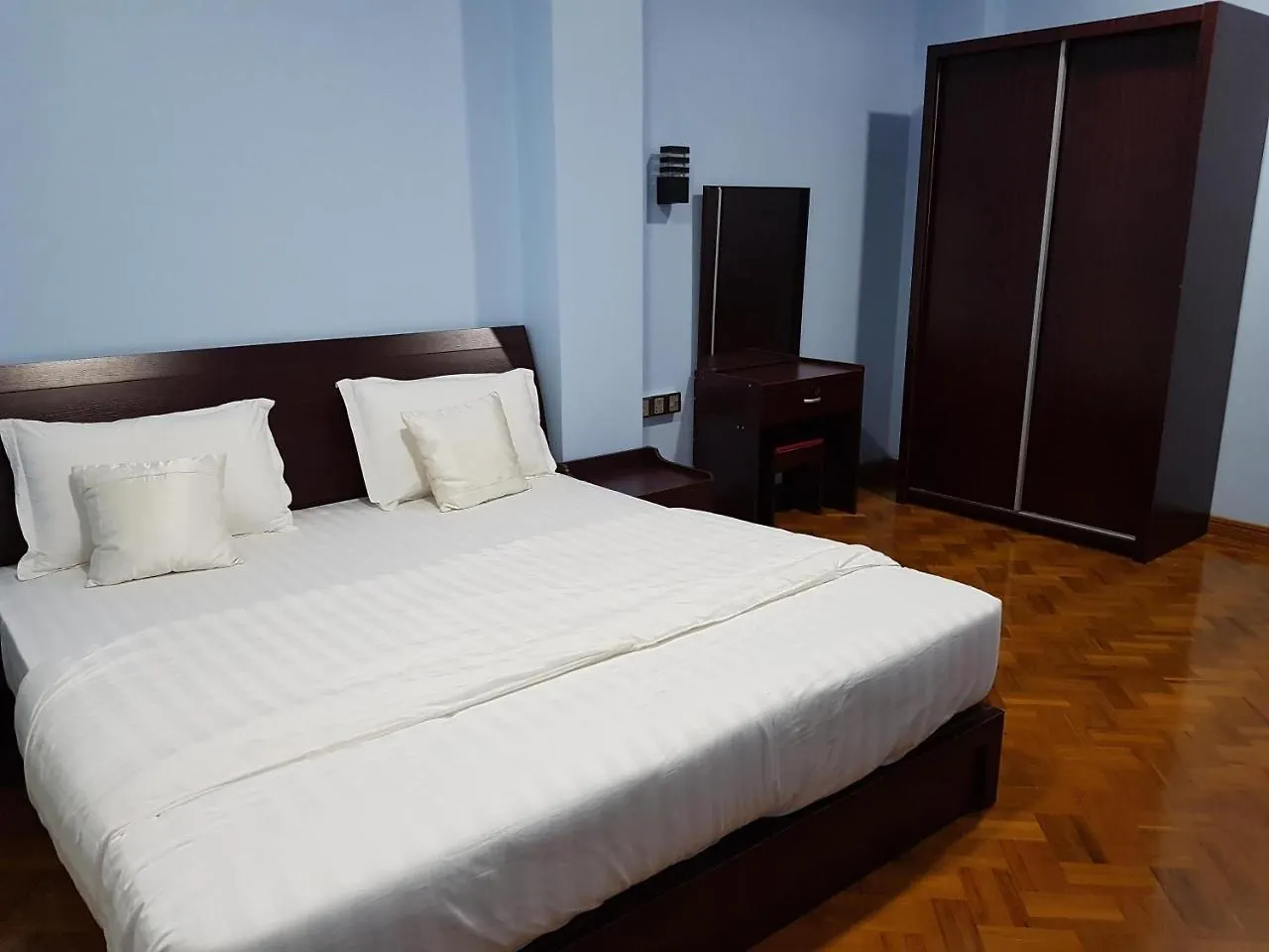 Newton Hotel & Service Apartment ヤンゴン ミャンマー